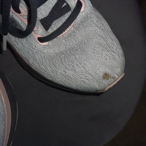 Brooks - Picture 5 of 5